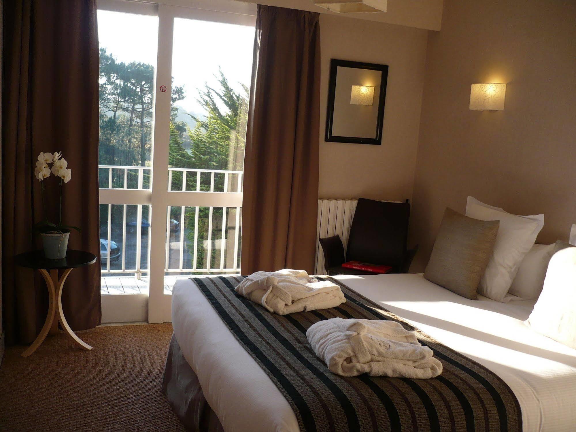 Le Galet Hotel&Spa Saint-Philibert  Buitenkant foto